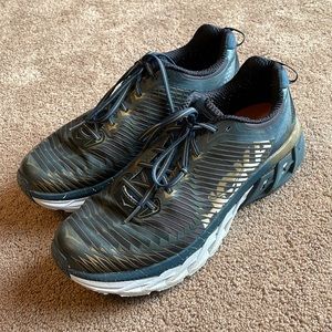 Men’s Navy blue Hoka Arahi running shoes
